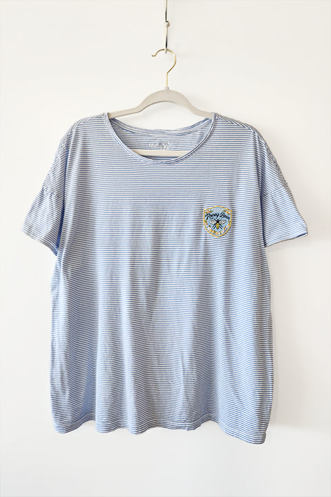 skinny blue and white stripe tee women's size 1X with friend of the honey bees embroidered patch